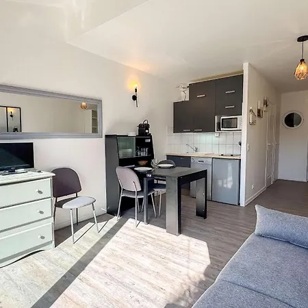 En Résidence Avec Piscine, Cour Privée Appartement *