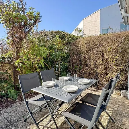 Appartement En Résidence Avec Piscine, Cour Privée