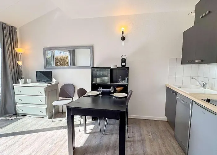 En Avec Piscine, Cour Privee Apartment