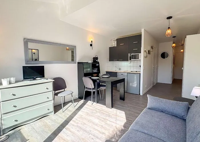 En Avec Piscine, Cour Privee Apartment *