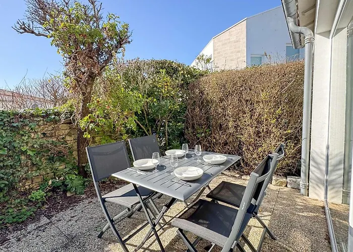 Apartment En Avec Piscine, Cour Privee